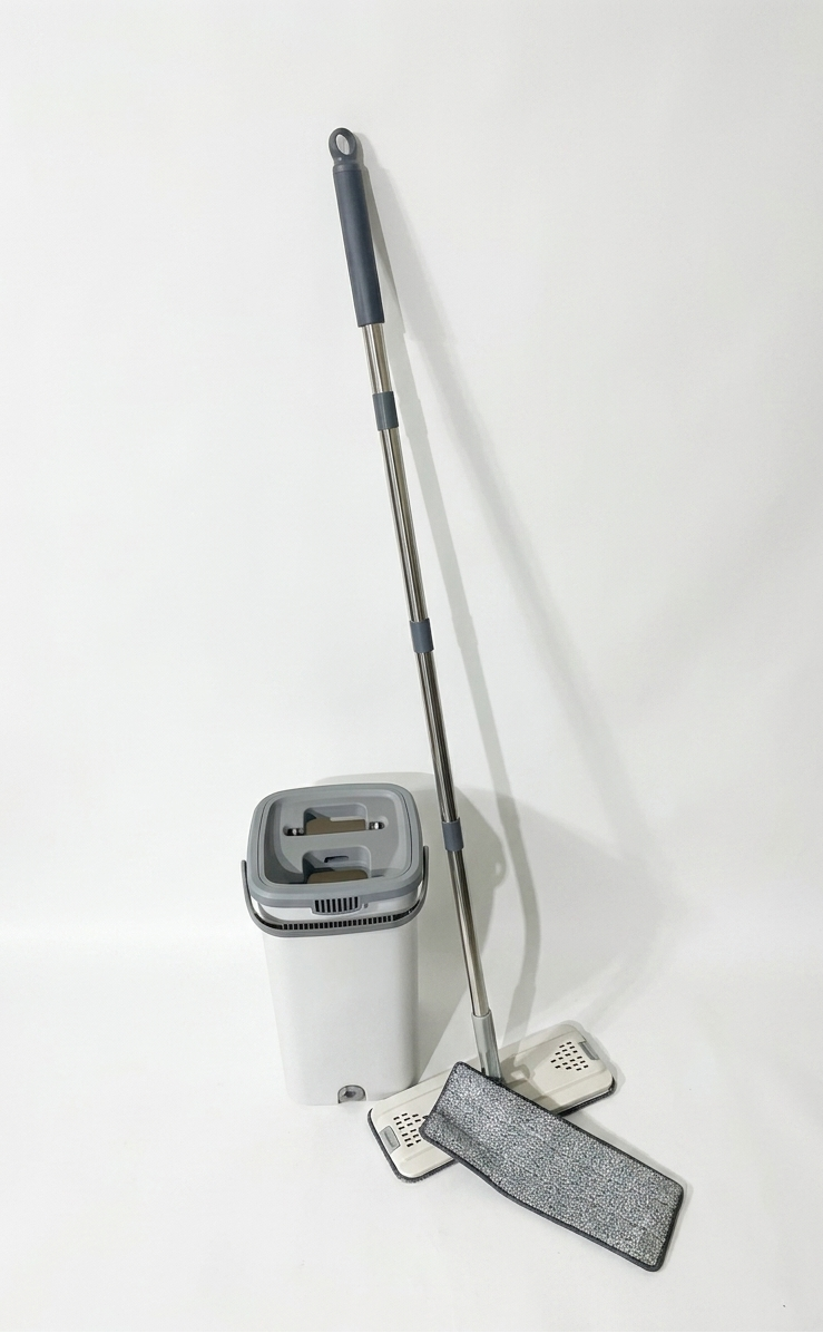 Flat mop con due panni in microfibra e secchio doppia funzione