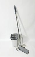 Flat mop con due panni in microfibra e secchio doppia funzione