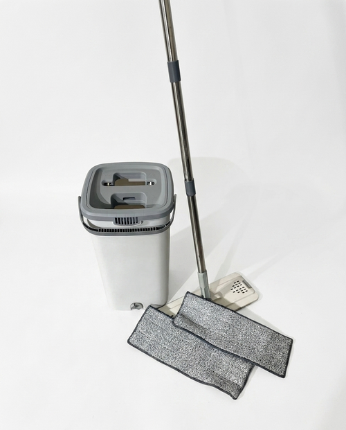 Flat mop con due panni in microfibra e secchio doppia funzione